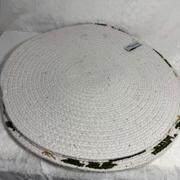 Nicole Miller Home Holiday Placemats Round 15" Holly & Berry Pattern Christmas - Picture 4 of 6